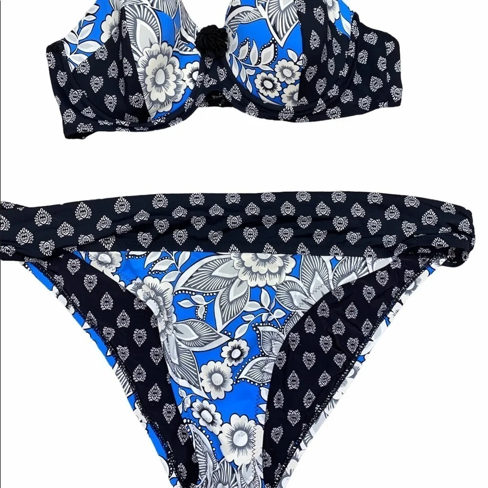 Vera Bradley bikini swimsuit size medium/large navy paisley